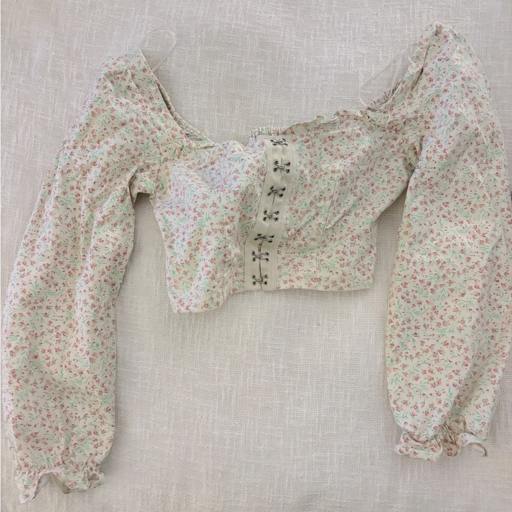 Urban Outfitters Cropped Floral Putt Sleeve Blouse